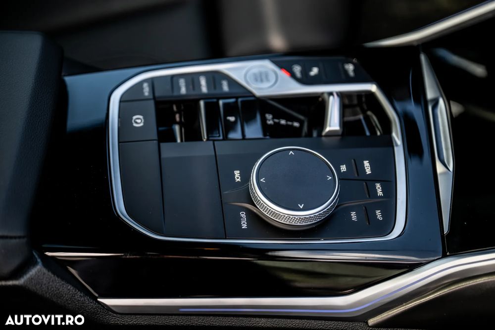 BMW Seria 3 330i Aut. Luxury Line - 37