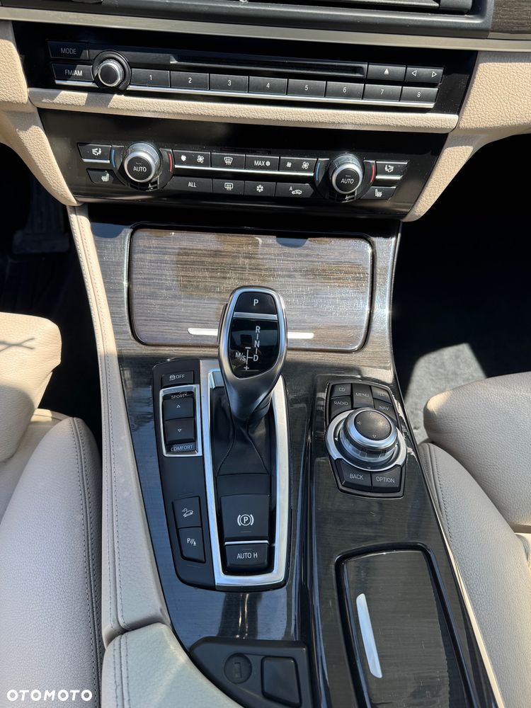 BMW Seria 5 535i xDrive Sport-Aut - 14