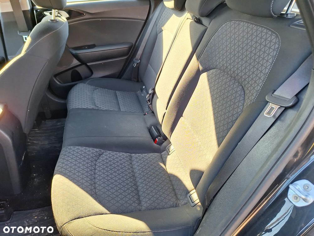 Kia Ceed - 11