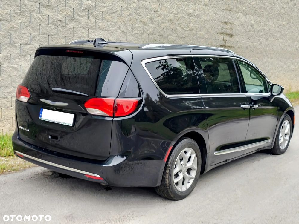 Chrysler Pacifica - 4