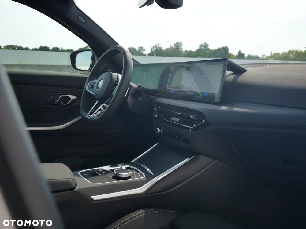 BMW Seria 3 330i xDrive M Sport sport - 40