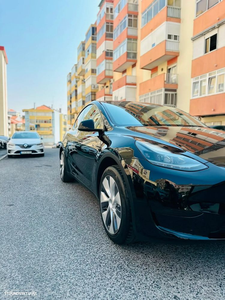 Tesla Model Y Standard RWD - 11
