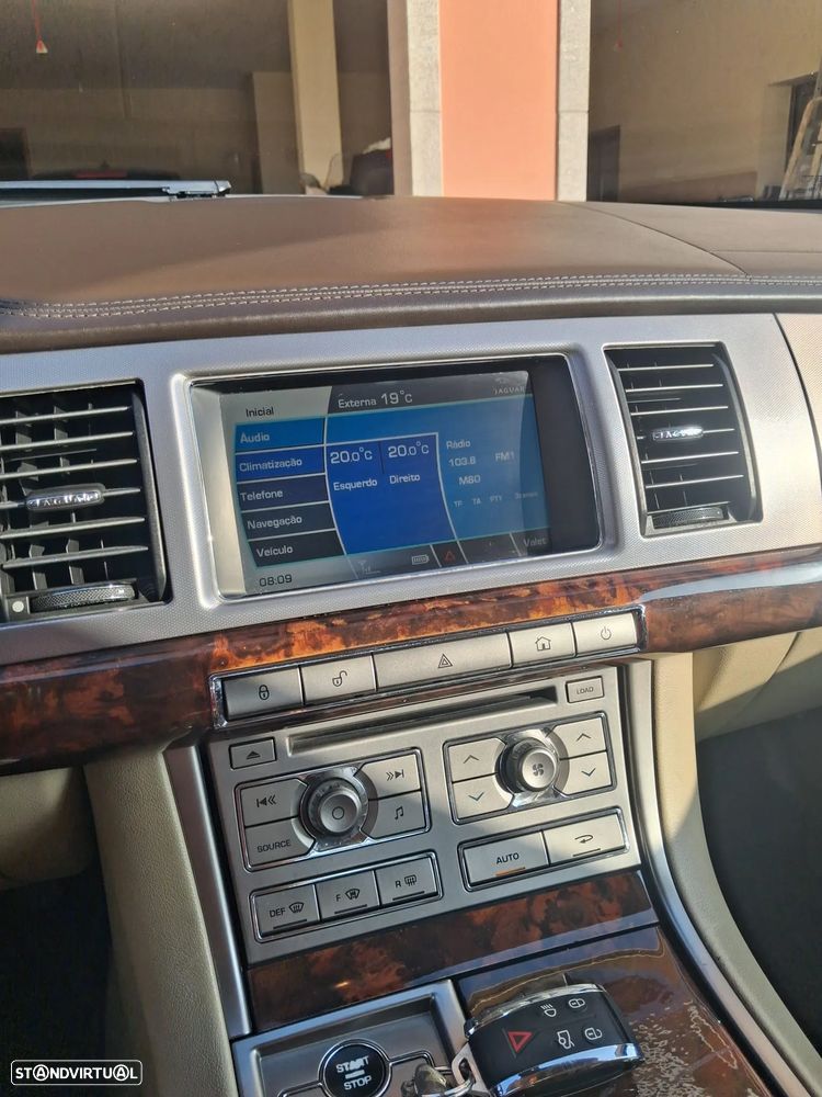 Jaguar XF 3.0 D V6 S Luxury - 11