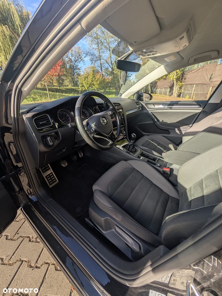 Volkswagen Golf - 8