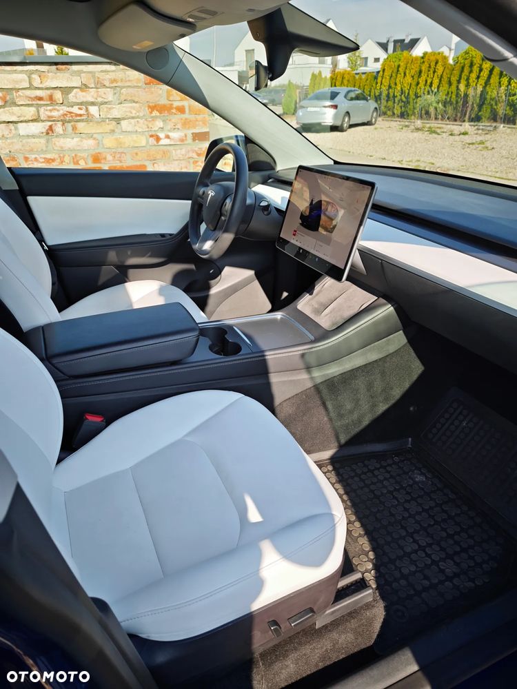 Tesla Model Y Performance AWD - 17