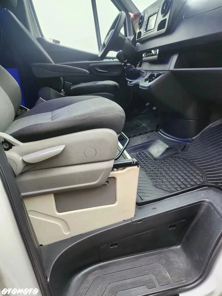 Mercedes-Benz Sprinter - 17