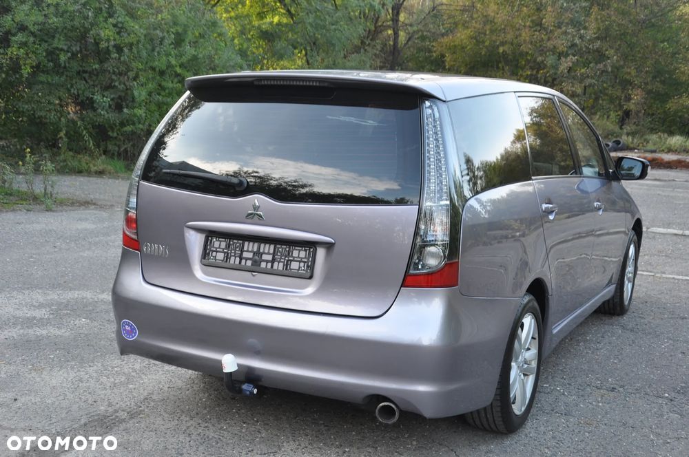 Mitsubishi Grandis - 10