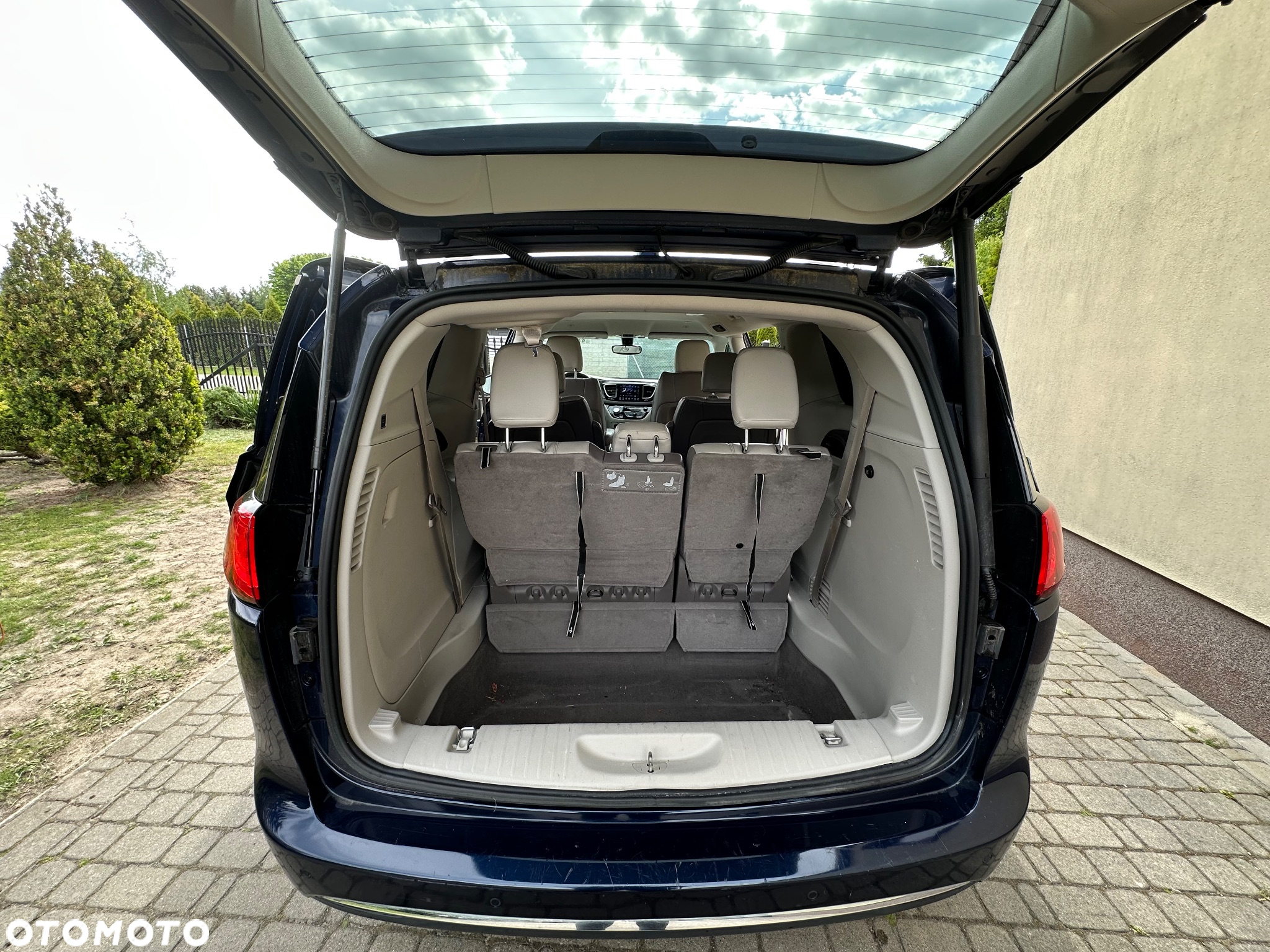 Chrysler Pacifica - 14