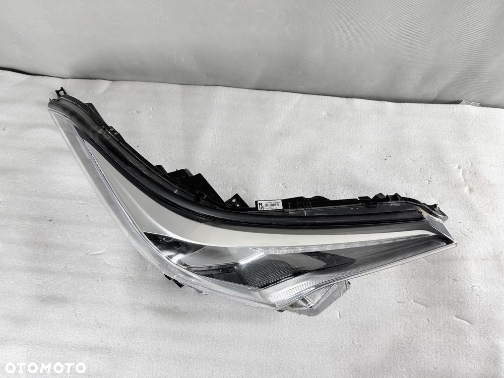Reflektor Lampa przednia  prawa Toyota C-HR I 81110-F4170-00 - 3