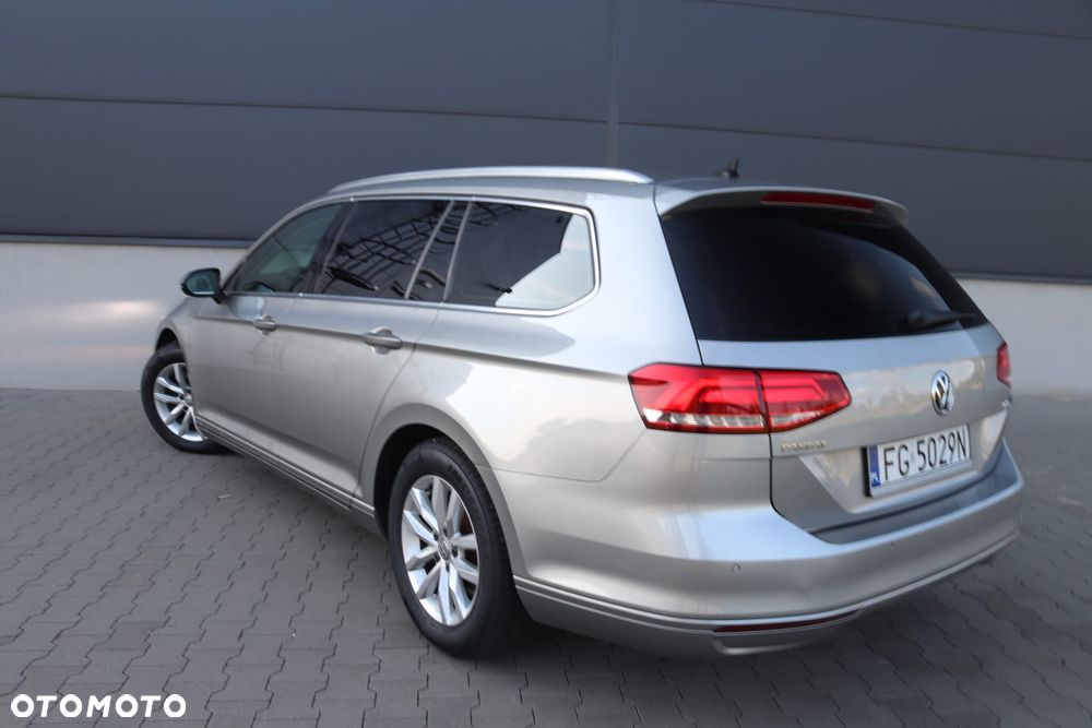 Volkswagen Passat 1.6 TDI BMT Comfortline - 10