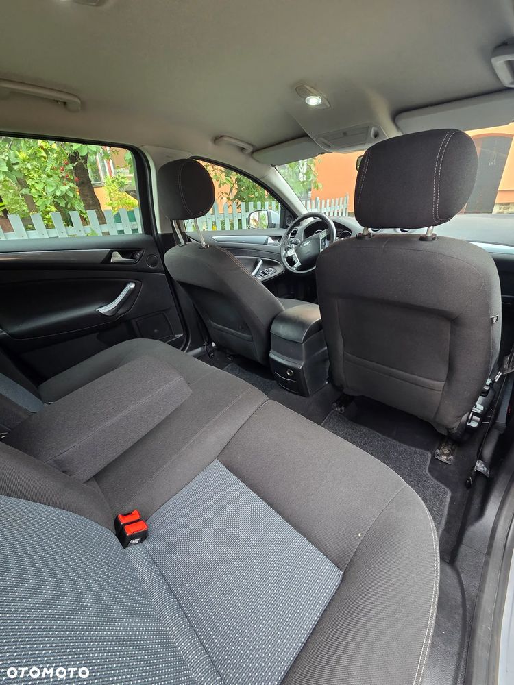 Ford Mondeo 2.0 TDCi Trend - 10