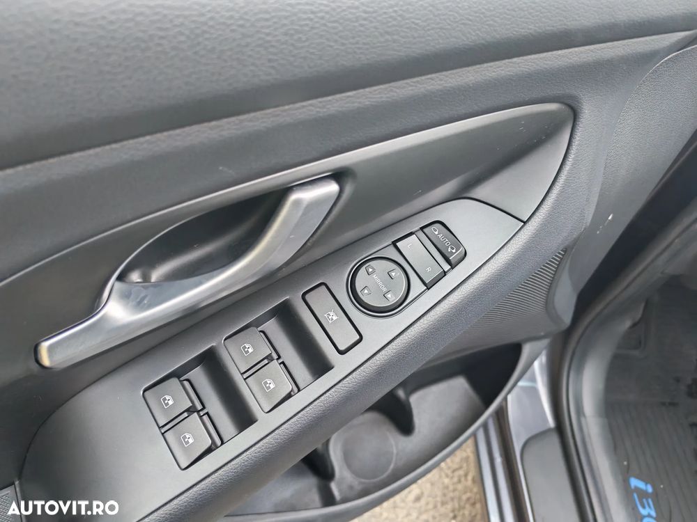 Hyundai i30 1.4 100CP 5DR M/T Highway - 8