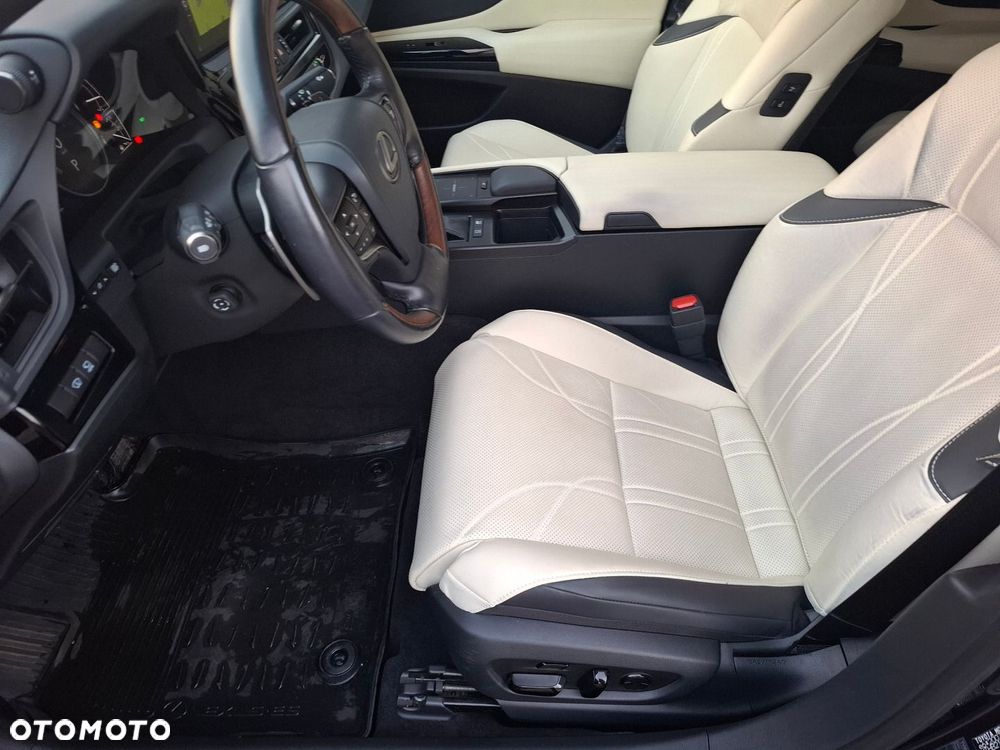 Lexus ES 300h Omotenashi - 14