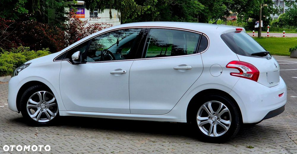 Peugeot 208 - 14