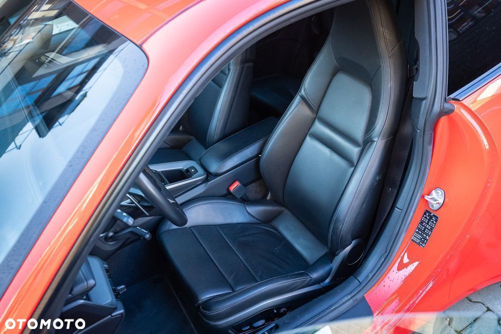 Porsche 911 Carrera 4S - 9