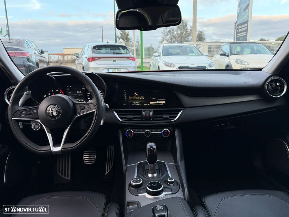 Alfa Romeo Giulia 2.0 Turbo 16V AT8-Q4 Veloce - 29