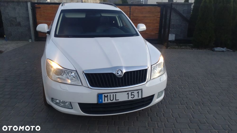Skoda Octavia 2.0 TDI Ambiente DSG - 1
