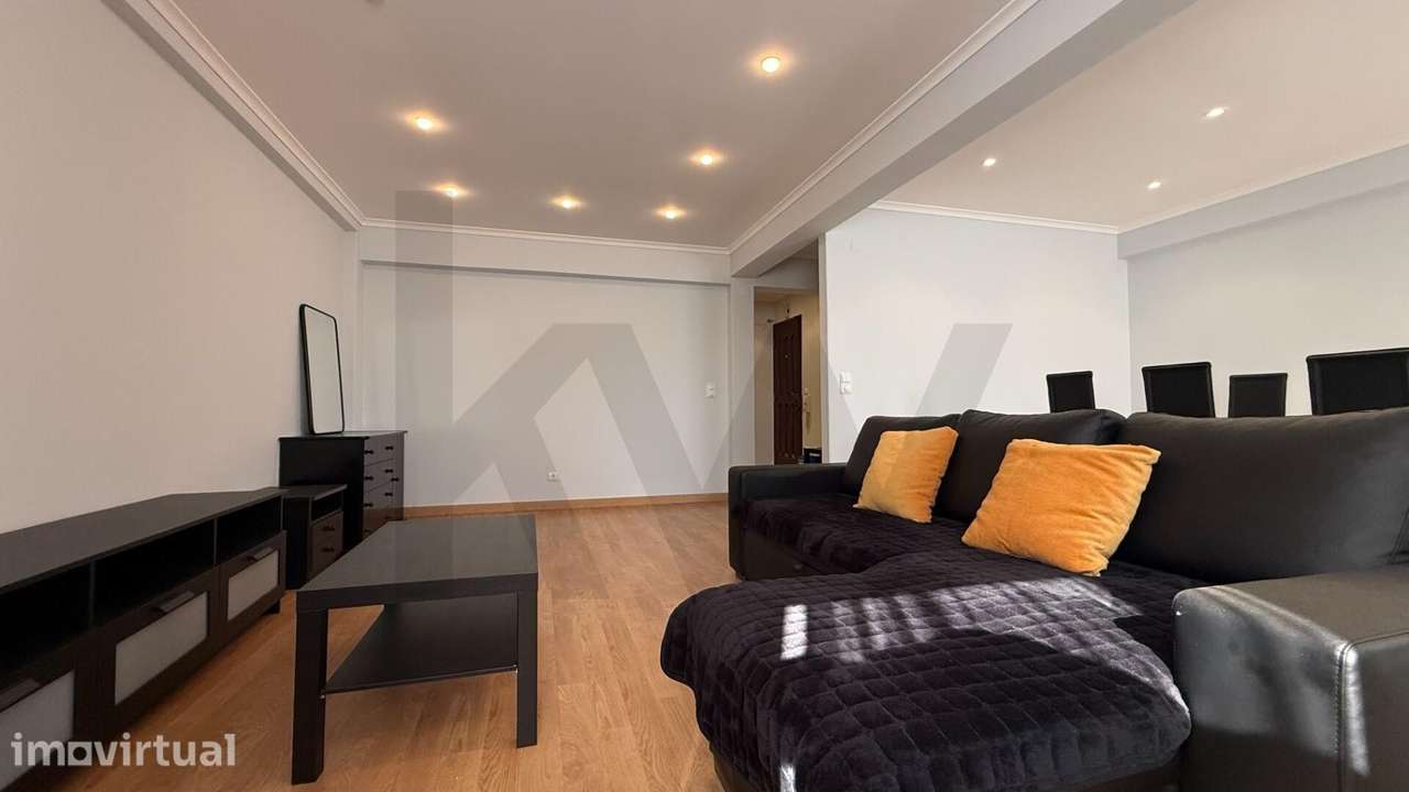 Apartamento T3 convertido em T2– com Excelente Exposição Solar - Grande imagem: 2/23
