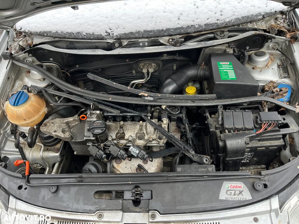 Dezmembrez VW Volkswagen Polo 9N facelift 2007 gri argintiu 1,2 benzina 4 usi - 5