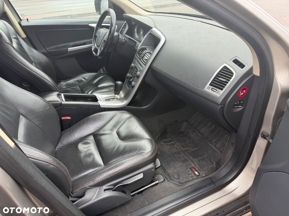 Volvo XC 60 D5 AWD Momentum - 22