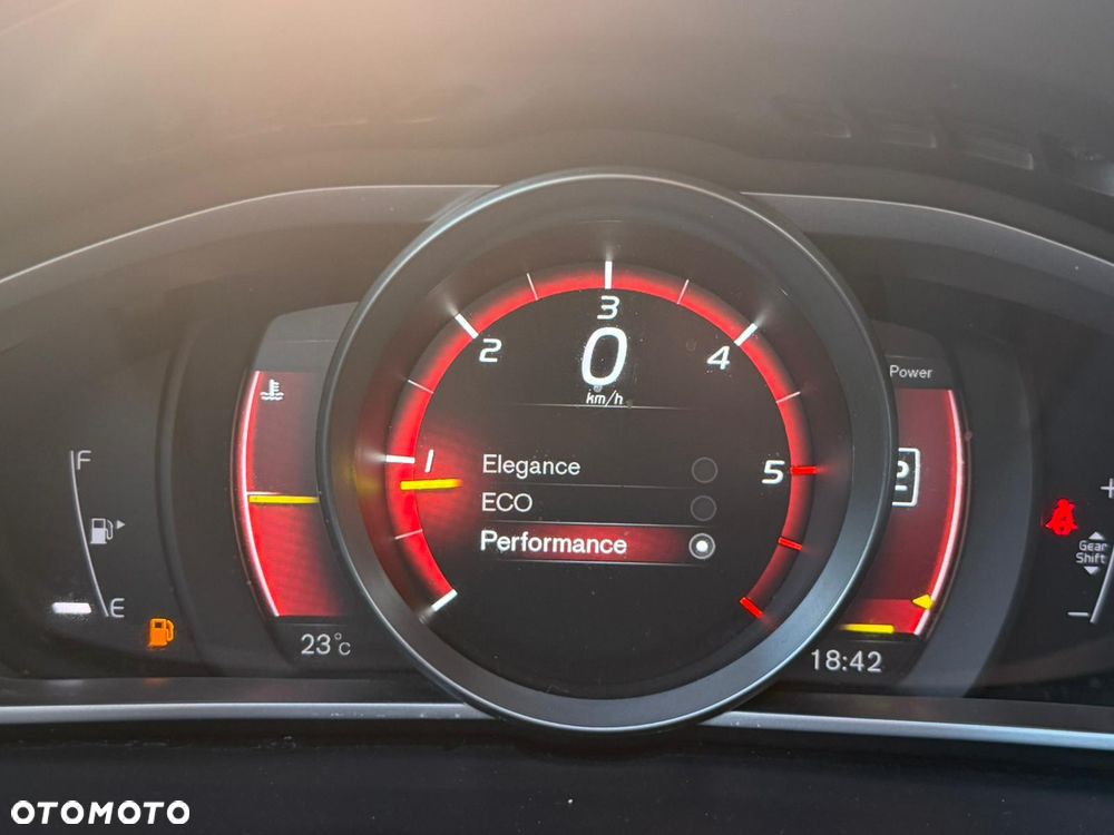 Volvo V40 D2 Drive-E Momentum - 35