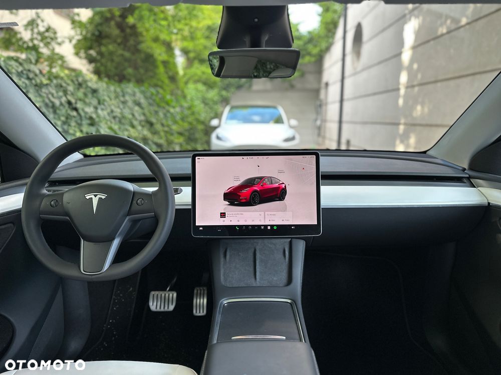 Tesla Y Performance AWD - 10
