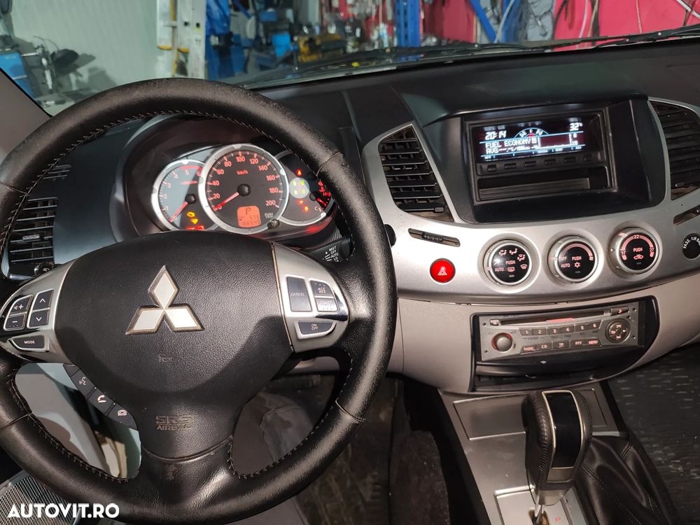 Mitsubishi L200 - 15