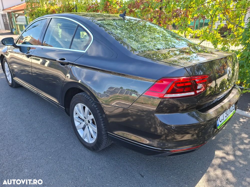 Volkswagen Passat 1.6 TDI SCR DSG Trendline - 24