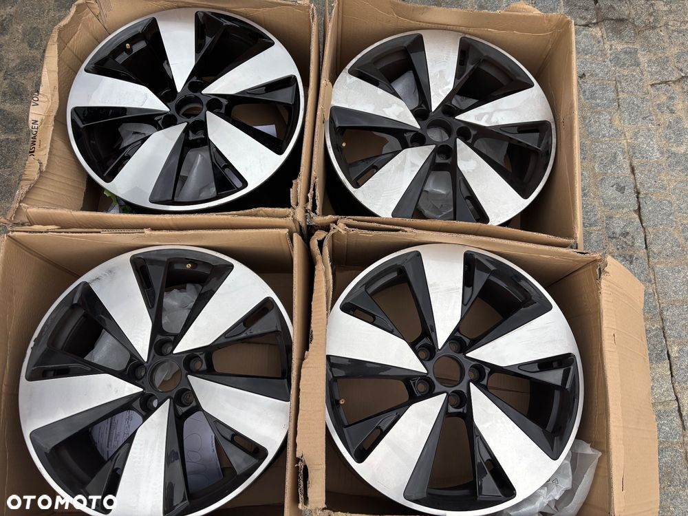Oryginalne felgi aluminiowe o nr kat. 8B3601025AR Audi A5 / S5 (B10) - 1
