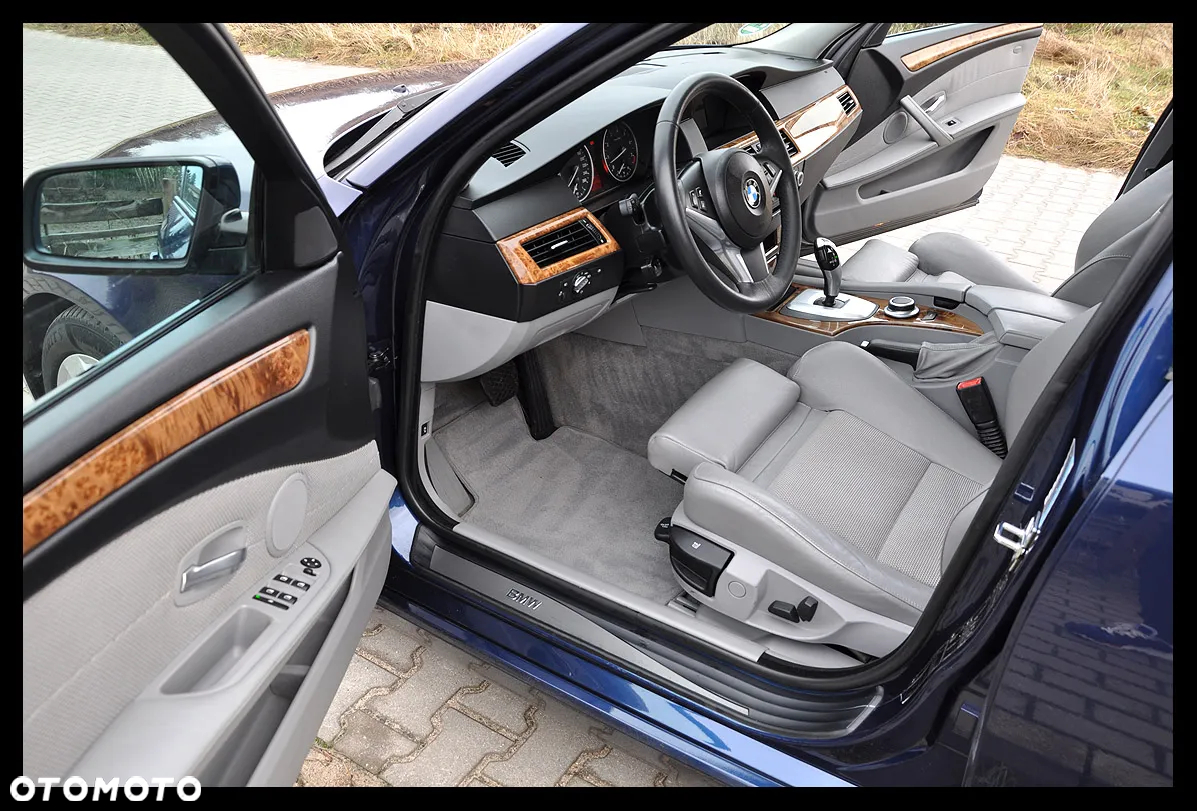 BMW Seria 5 525xi Touring Edition Lifestyle - 30