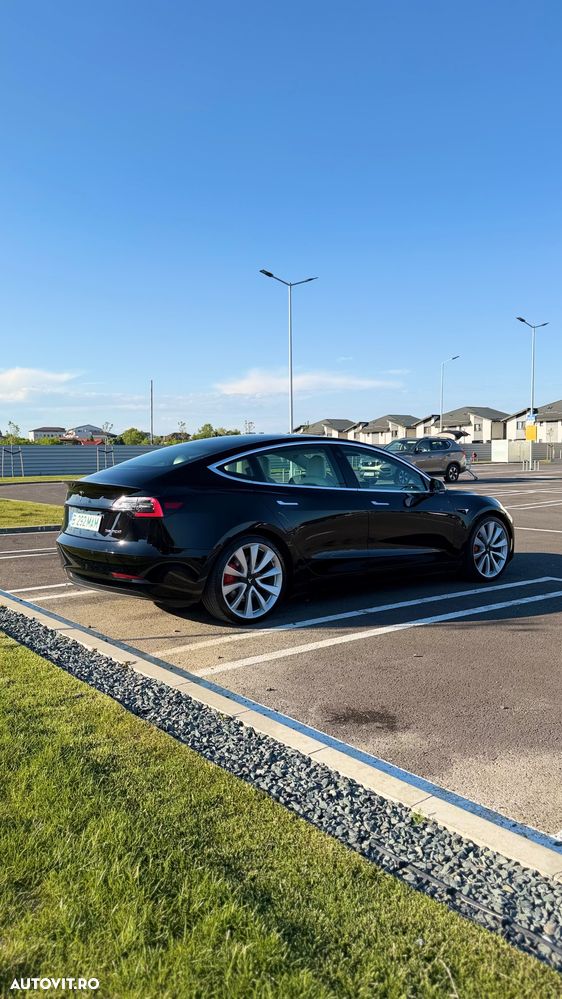 Tesla Model 3 - 5
