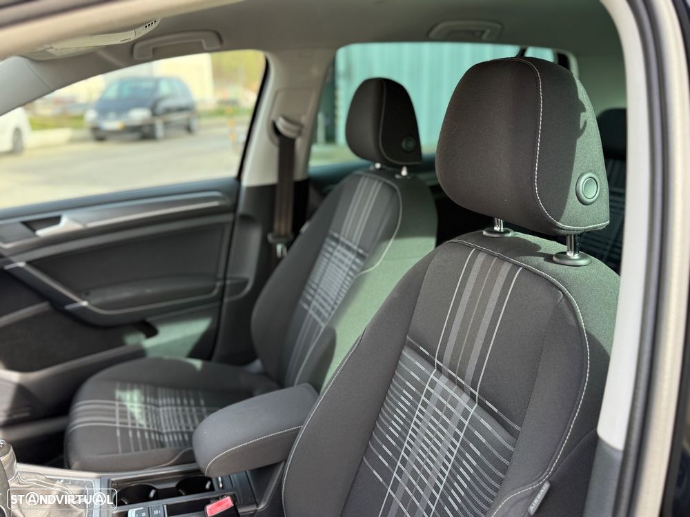 VW Golf 1.6 TDi R-Line - 8