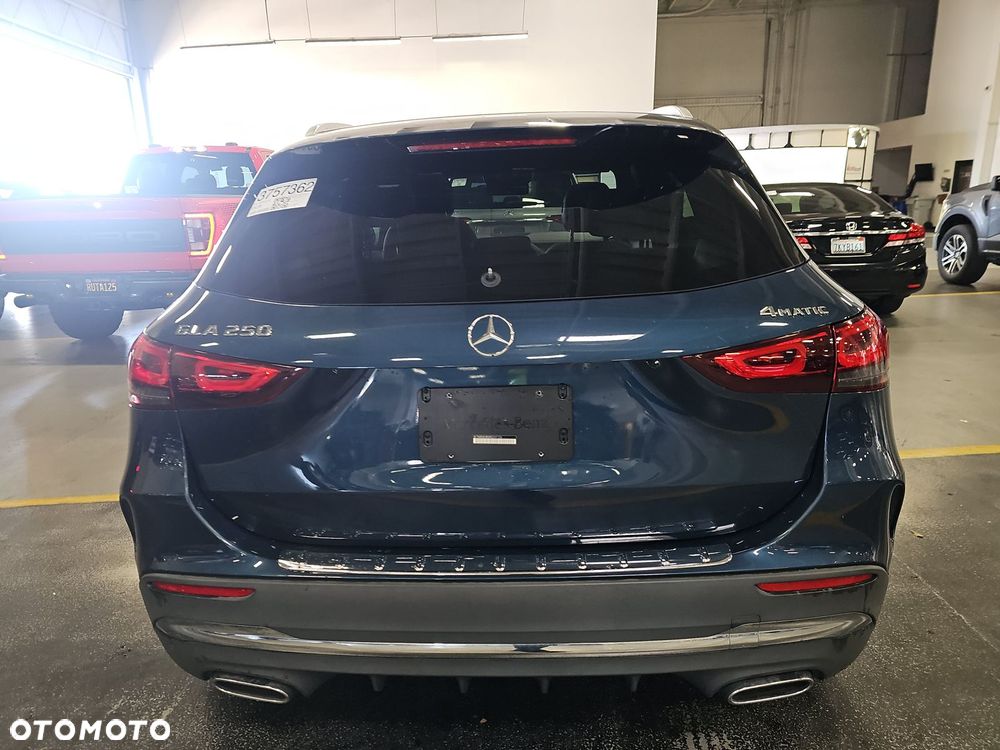 Mercedes-Benz GLA 250 4-Matic - 3