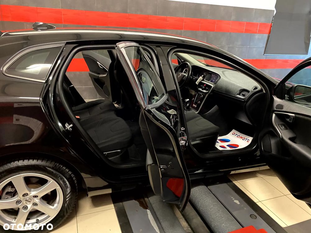 Volvo V40 D2 Drive-E R-Design Momentum - 21