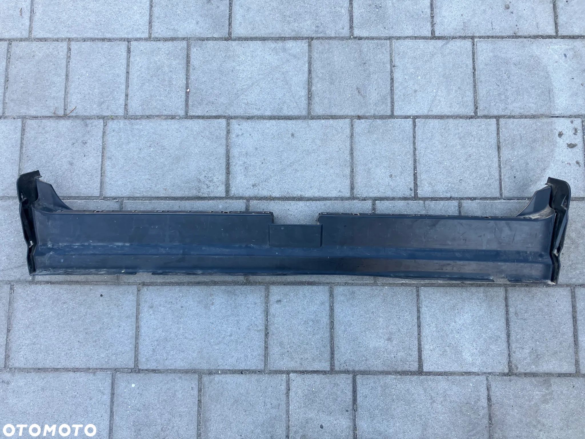 OSŁONA PASA TYŁ BMW E34 SEDAN WNĘKA BAGAŻNIKA PLASTIK 8126559 MASKOWNICA ZAMKA KLAPY - 1