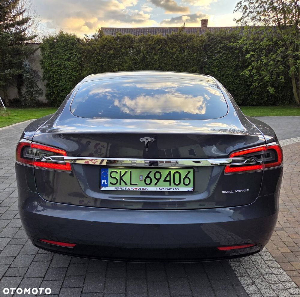 Tesla Model S - 11