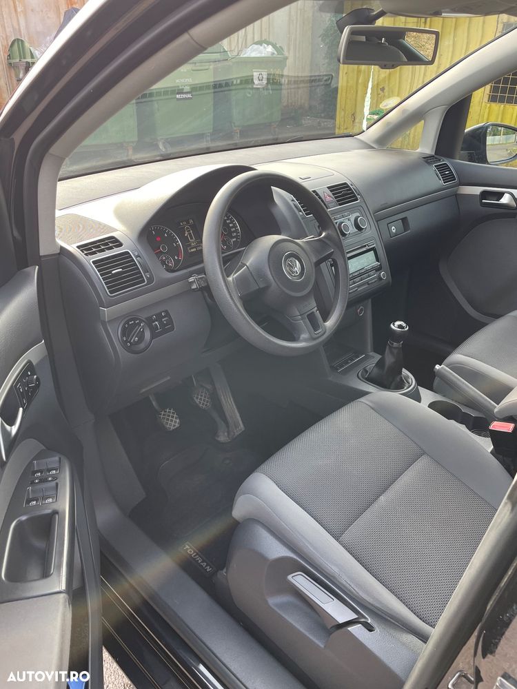 Volkswagen Touran - 8