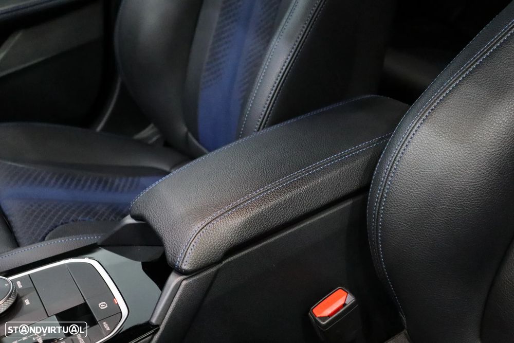 BMW 116 d Pack Desportivo M Auto - 32
