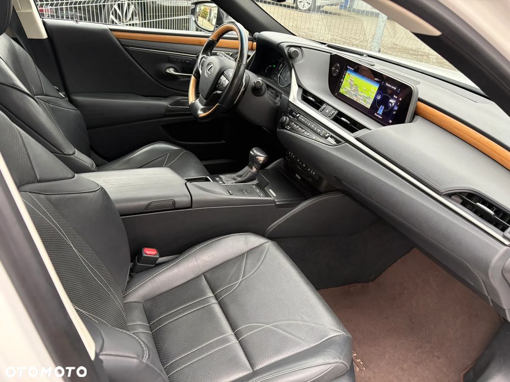 Lexus ES 300h Omotenashi - 28