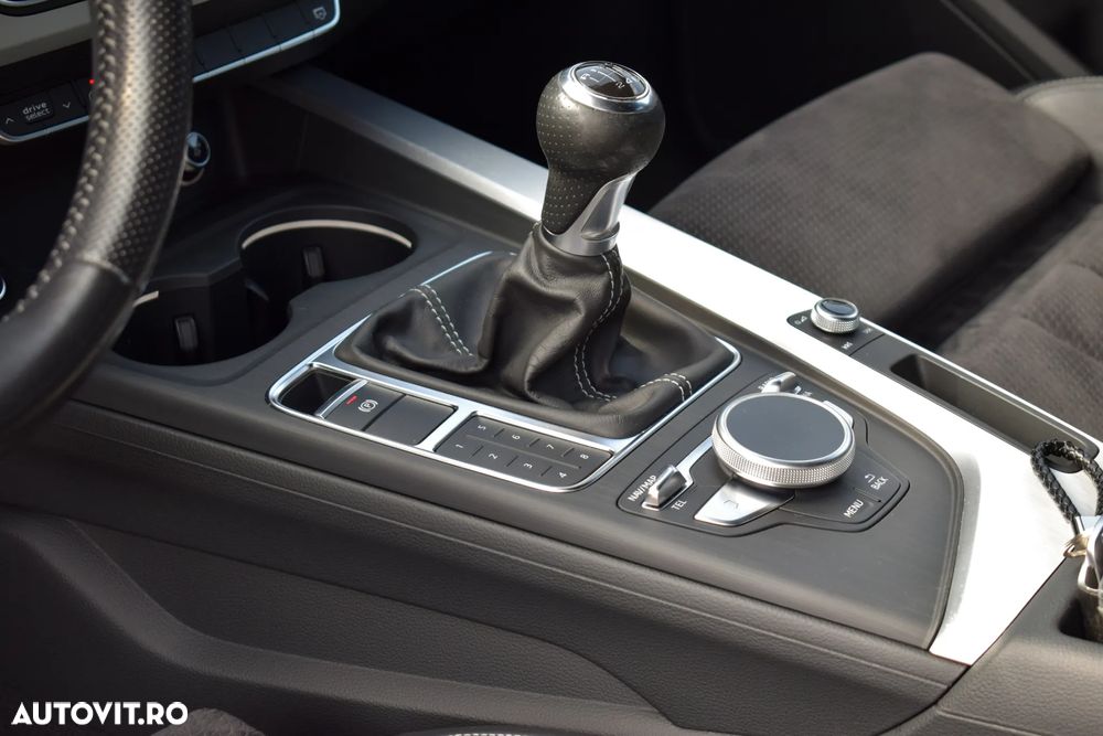 Audi A4 2.0 TDI DPF S line Sportpaket - 23