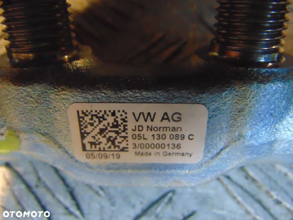 Listwa wtryskowa Audi a4 b9 2,0 TDI 05L130089C - 3