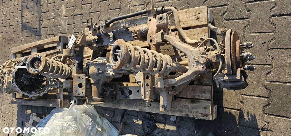 SANKI PRZEDNIE MITSHUBISHI PAJERO IV 3.2 DID - 5