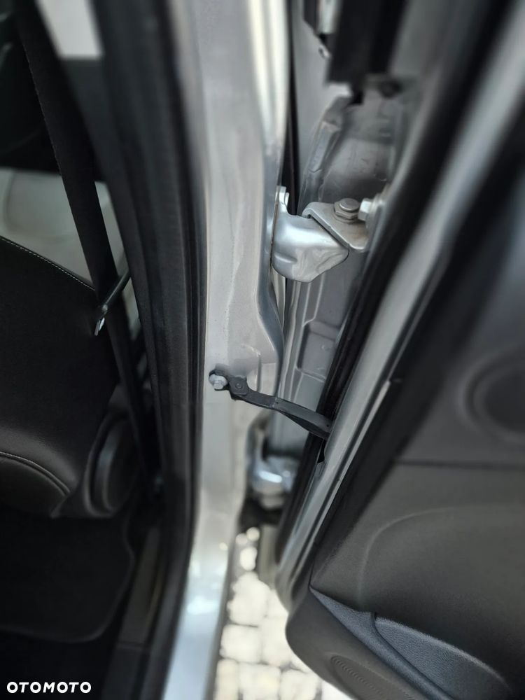 Ford Kuga 2.0 TDCi 2x4 Titanium - 31