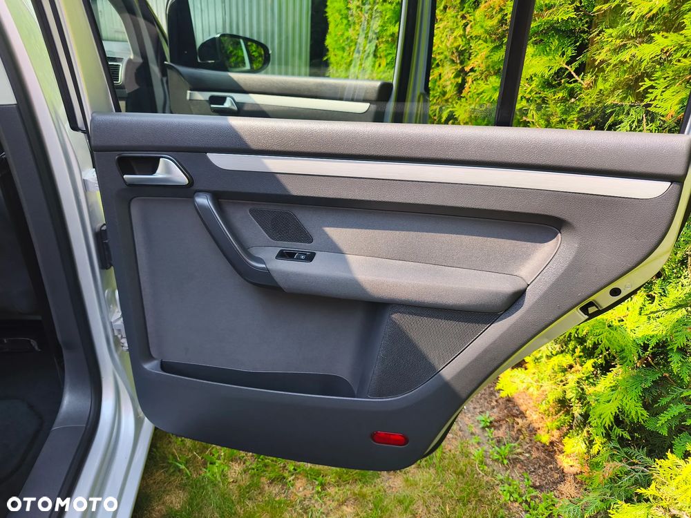 Volkswagen Touran 2.0 TDI DPF STYLE - 7
