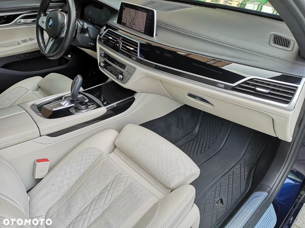 BMW Seria 7 750i xDrive sport - 18