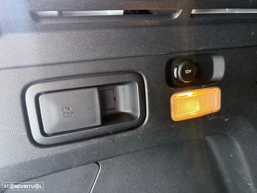 Peugeot 3008 1.2 PureTech Allure EAT8 - 31