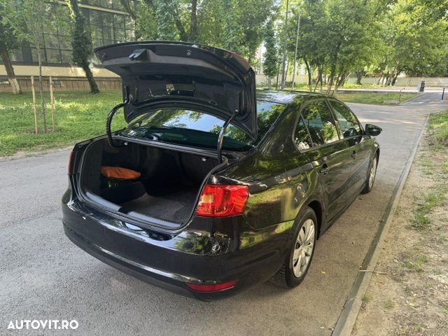 Volkswagen Jetta 1.6 TDI DPF Comfortline - 30