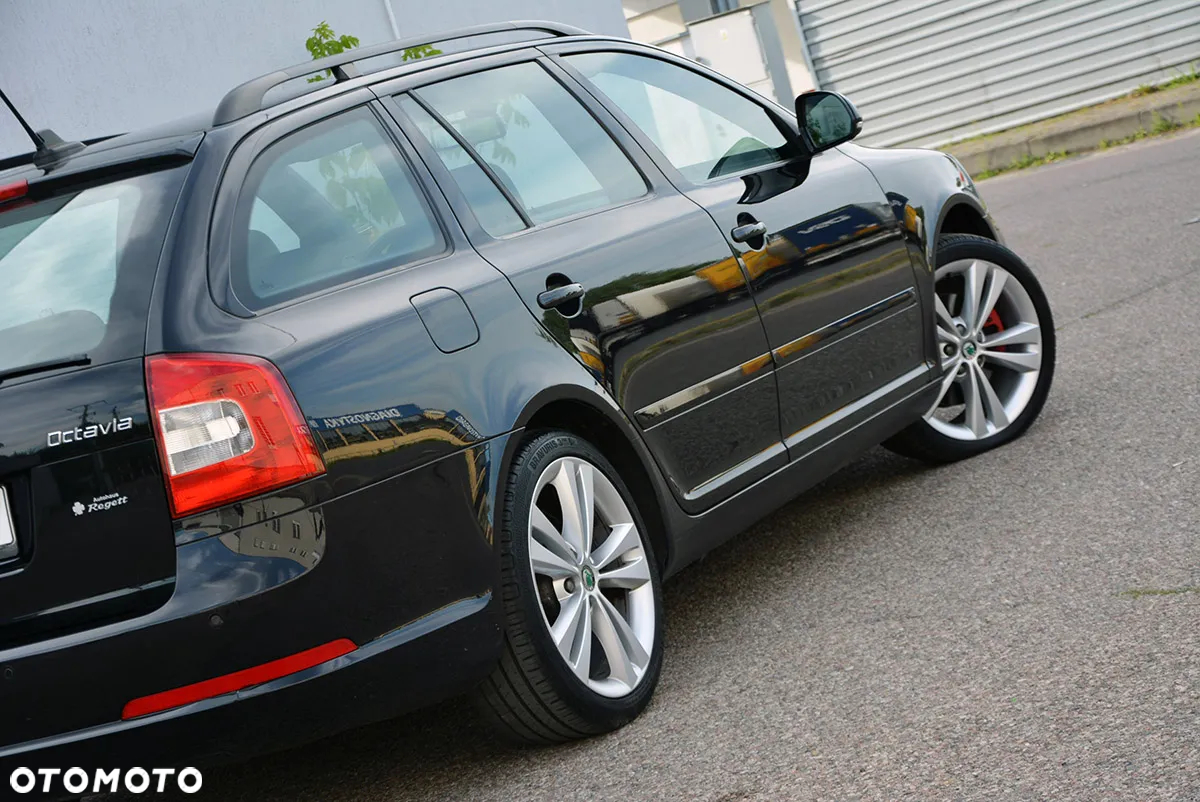 Skoda Octavia Combi 2.0 TDI CR DPF DSG RS - 11