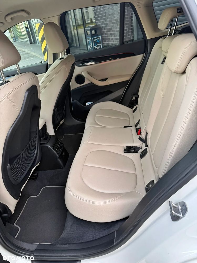 BMW X1 sDrive18i Sport Line - 14