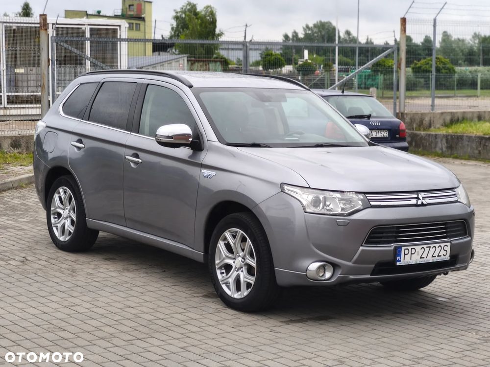 Mitsubishi Outlander Instyle NAVI + - 11